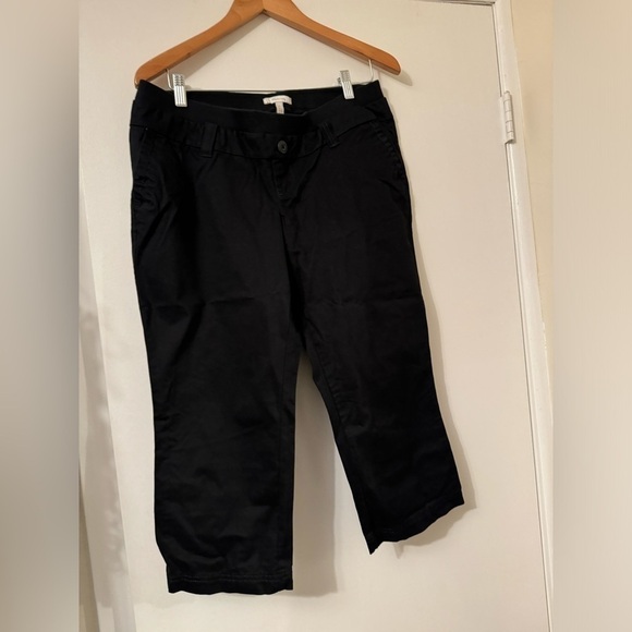 Old Navy black maternity capri pants size 6 - Picture 2 of 6